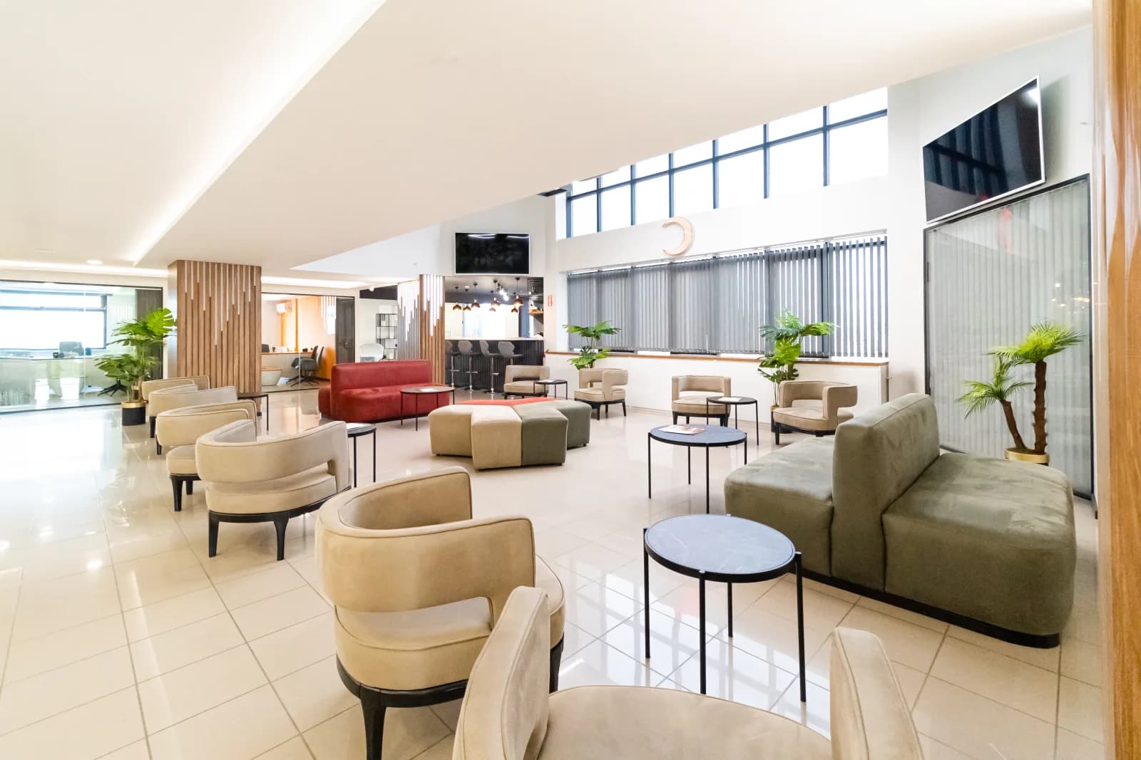 Priestranná lounge kliniky
